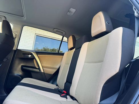 Used 2017 Toyota RAV4 XLE FWD image 19