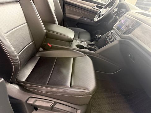 Used 2021 Volkswagen Atlas Cross Sport SE w/ Luggage Net & Mats Package FWD image 23