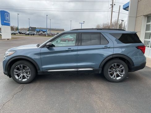 Used 2025 Ford Explorer Active w/ Active Comfort Package AWD/4WD image 8