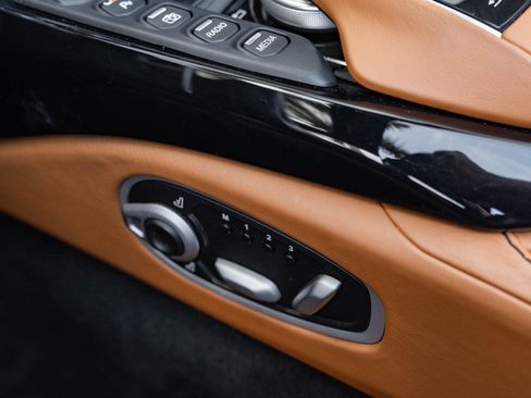 Used 2021 Aston Martin V8 Vantage Roadster image 37