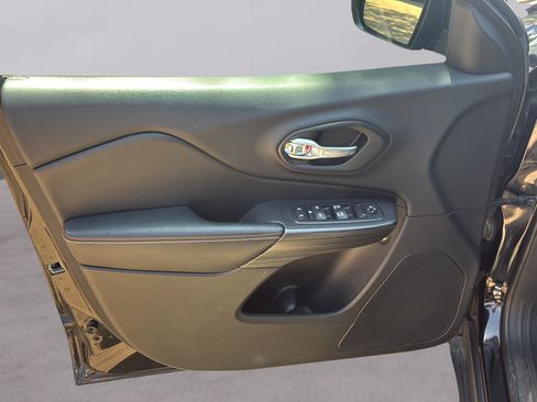 Used 2017 Jeep Cherokee 75th Anniversary AWD/4WD image 19