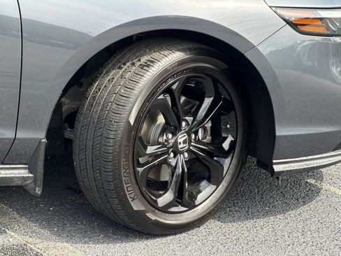 Used 2025 Honda Accord SE image 5