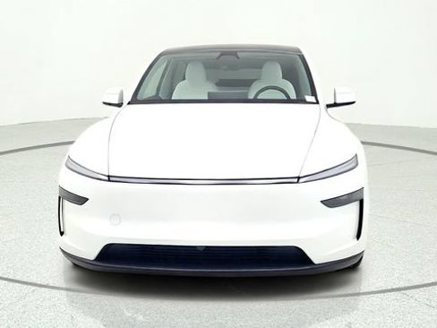 Used 2026 Tesla Model Y AWD image 2