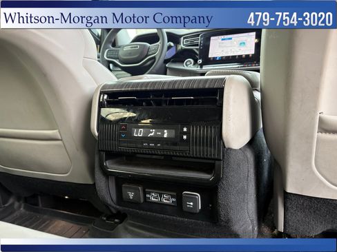 Used 2023 Jeep Wagoneer L Series II AWD/4WD image 45