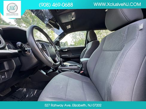 Used 2019 Toyota Tacoma TRD Sport w/ Technology Package image 8