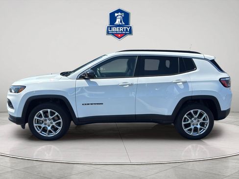 Used 2023 Jeep Compass Latitude AWD/4WD image 5