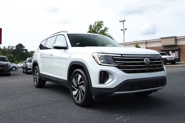 Used 2025 Volkswagen Atlas SE AWD/4WD image 3