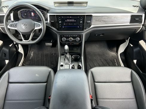 Used 2023 Volkswagen Atlas Cross Sport SE w/ Panoramic Sunroof Package FWD image 13