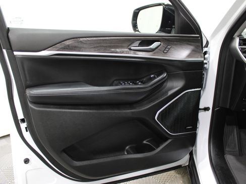 Used 2022 Jeep Grand Cherokee Limited 4xe image 6