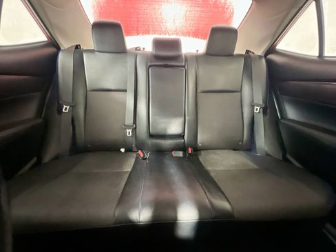 Used 2018 Toyota Corolla SE image 32