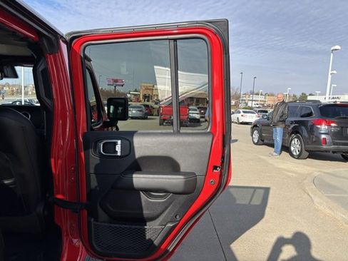 Used 2020 Jeep Gladiator Overland image 24
