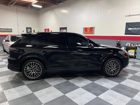 Used 2022 Porsche Cayenne S Platinum image 7