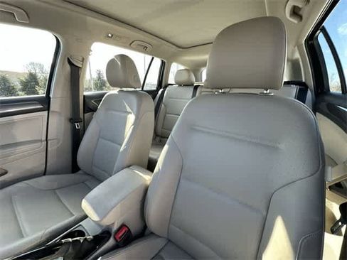 Used 2019 Volkswagen Golf Alltrack SE image 16