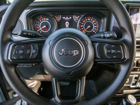 Used 2024 Jeep Gladiator Sport image 13