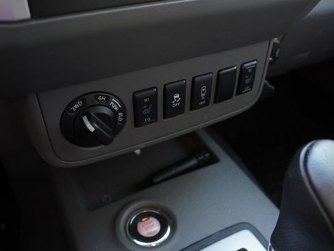 Certified 2020 Nissan Frontier SV w/ Midnight Edition Floor Mats image 15