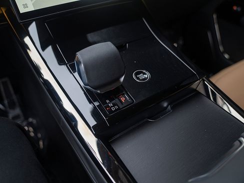 Used 2025 Land Rover Range Rover Sport Autobiography image 13