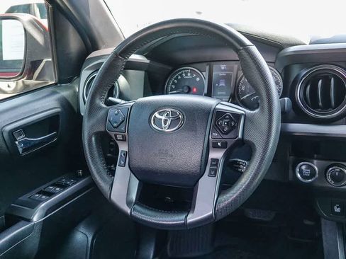 Used 2019 Toyota Tacoma TRD Off-Road w/ Technology Package AWD/4WD image 15
