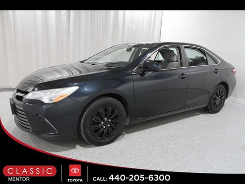 Used 2015 Toyota Camry LE image 3