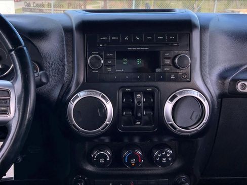 Used 2012 Jeep Wrangler Freedom Edition image 7