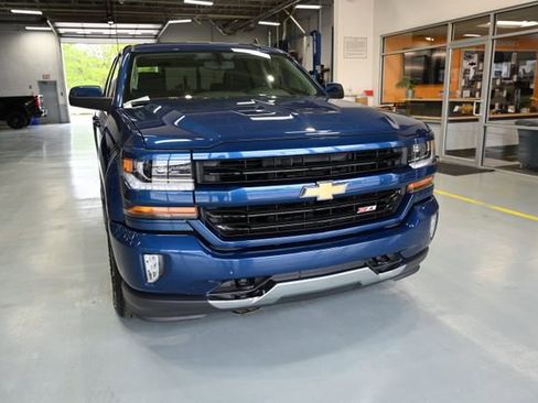 Used 2018 Chevrolet Silverado 1500 LT w/ All Star Edition AWD/4WD image 3