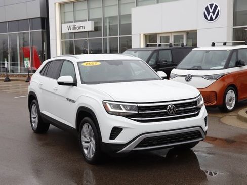 Used 2022 Volkswagen Atlas Cross Sport SE image 1
