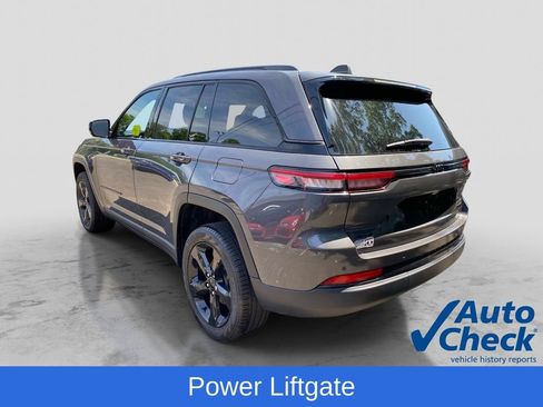 Used 2024 Jeep Grand Cherokee Limited w/ Black Appearance Package AWD/4WD image 4