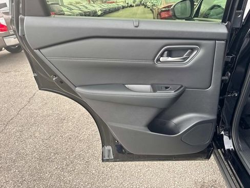 New 2026 Nissan Rogue Platinum image 15
