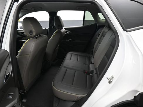 Used 2025 Chevrolet Trax ACTIV FWD image 29