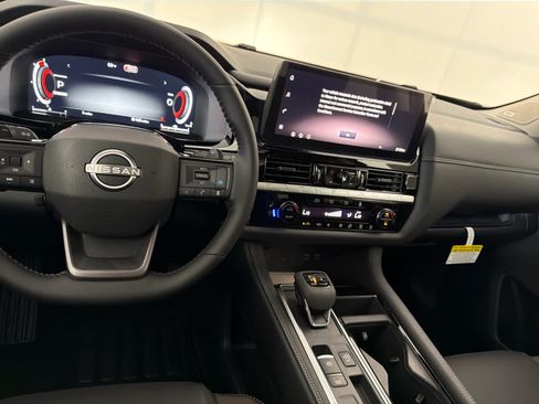New 2026 Nissan Pathfinder Platinum FWD image 19