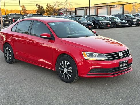 Used 2015 Volkswagen Jetta S image 9
