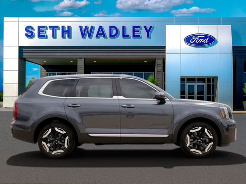 Used 2023 Kia Telluride S w/ S Sunroof Package FWD image 2