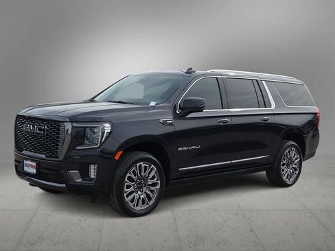 Used 2024 GMC Yukon XL Denali Ultimate AWD/4WD image 4