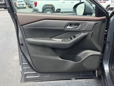 Used 2023 Nissan Rogue SL w/ SL Premium Package FWD image 14