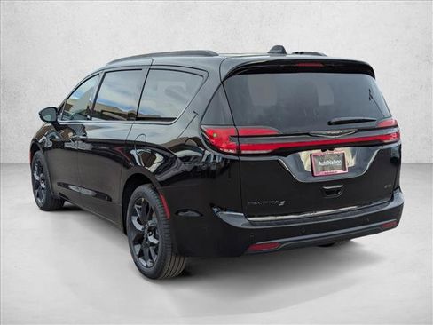 New 2026 Chrysler Pacifica Select w/ S Appearance Package AWD/4WD image 8