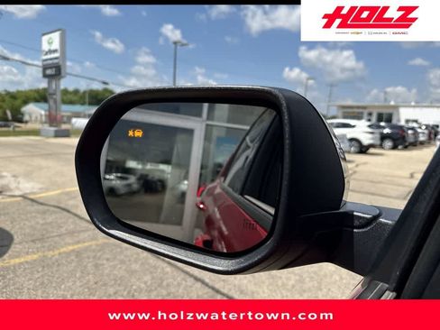 Certified 2025 Chevrolet Traverse LT AWD/4WD image 9