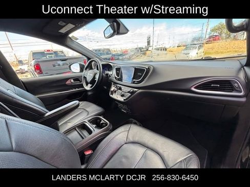 Used 2020 Chrysler Pacifica Touring-L w/ Premium Audio Group image 9