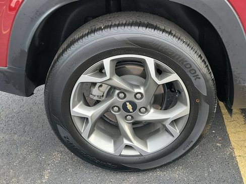 Used 2025 Chevrolet Trax LT FWD image 7