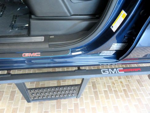 Used 2020 GMC Sierra 1500 SLE image 17