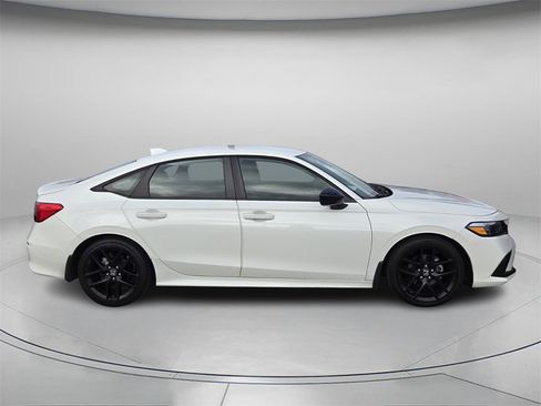 Used 2023 Honda Civic Sport image 3