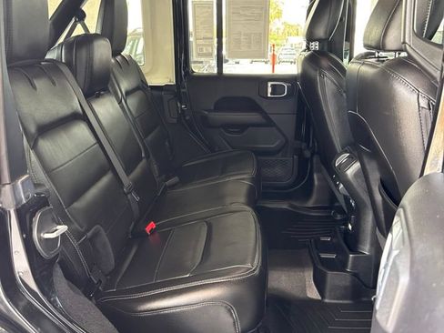 Used 2019 Jeep Wrangler Unlimited Sahara AWD/4WD image 7