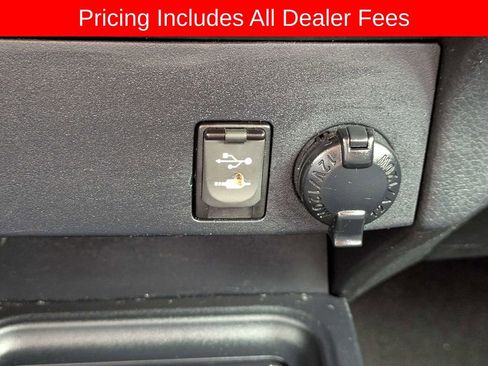 Used 2018 Toyota RAV4 LE FWD image 24