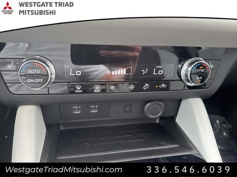 New 2025 Mitsubishi Outlander SE image 17