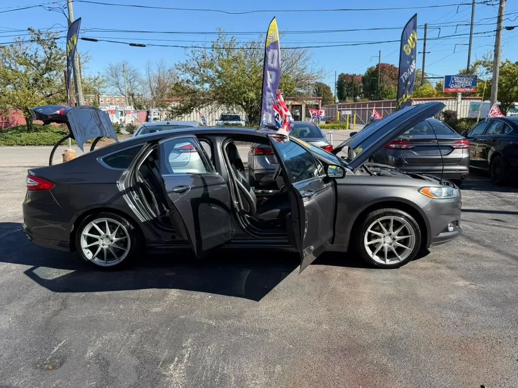 Used 2016 Ford Fusion SE w/ Equipment Group 202A AWD/4WD image 12