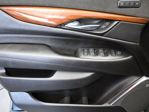 Used 2019 Cadillac Escalade Luxury image 10