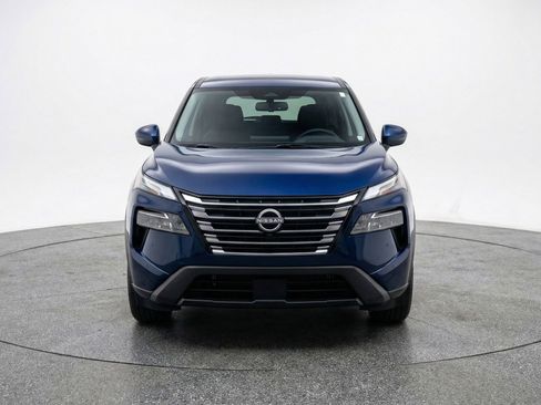 Used 2025 Nissan Rogue SV AWD/4WD image 2