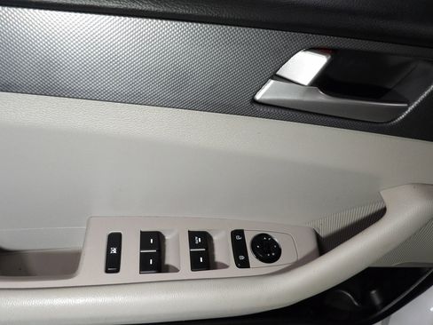 Used 2017 Hyundai Sonata SE image 5