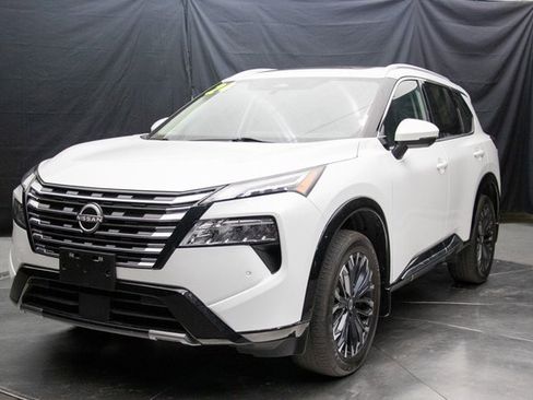 Used 2024 Nissan Rogue Platinum w/ Platinum Premium Package image 6