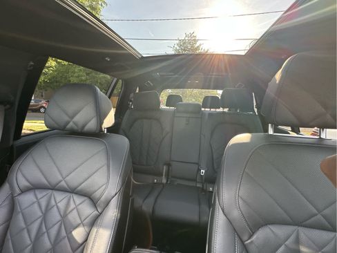 Used 2024 BMW X7 xDrive40i w/ M Sport Package AWD/4WD image 17
