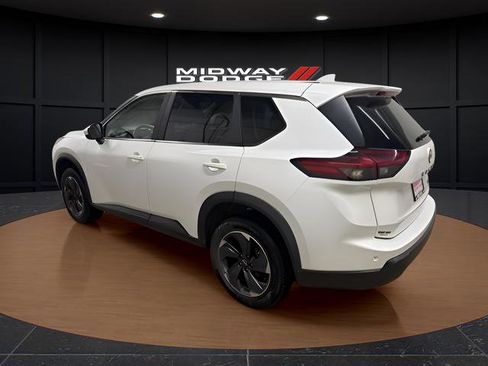 Used 2024 Nissan Rogue SV FWD image 3
