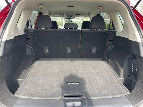 Used 2023 Nissan Rogue SV image 10